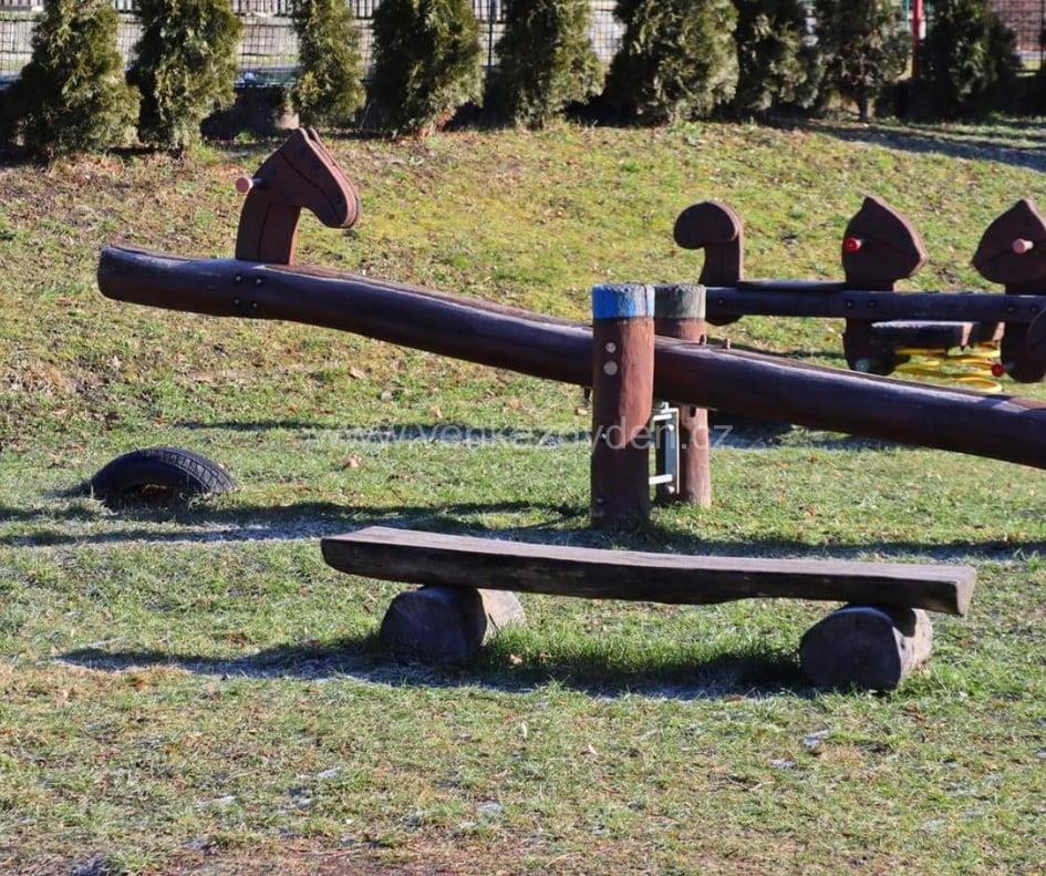 Dětské hřiště Vysoké Chvojno, Vysoké Chvojno, Pardubice